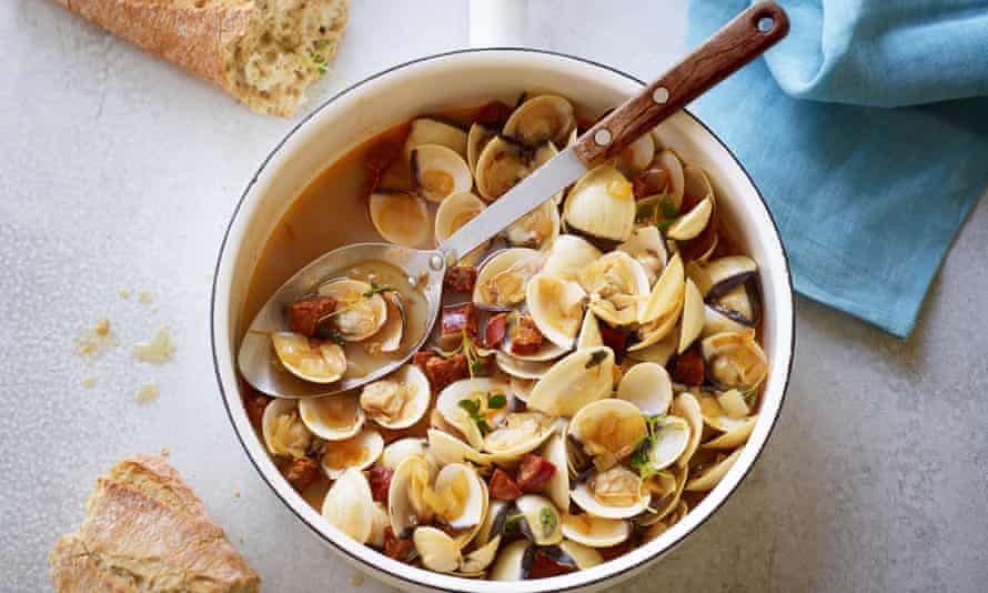 Vongole con chorizo.