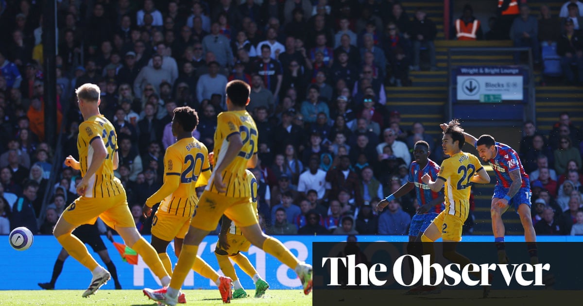 Crystal Palace edges Brighton 2-1 amid three red cards
