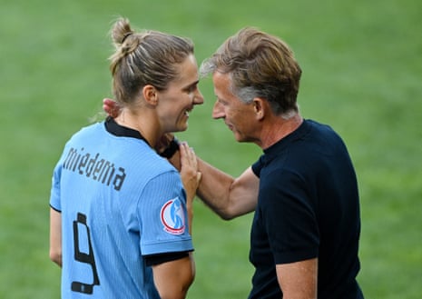 The Netherlands head coach, Andries Jonker, with Vivianne Miedema.