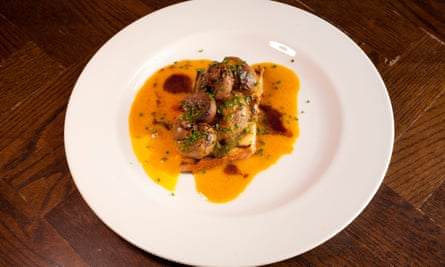 Devilled kidney on toast in a cayenne sauce on a round white plate