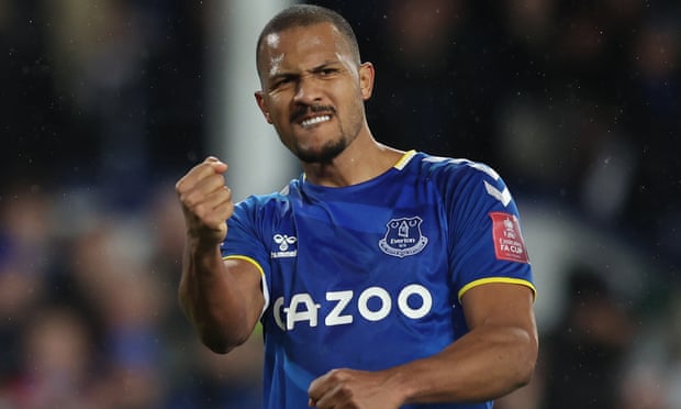 Salomón Rondón celebrates his second goal for Everton against Boreham Wood in the FA Cup.