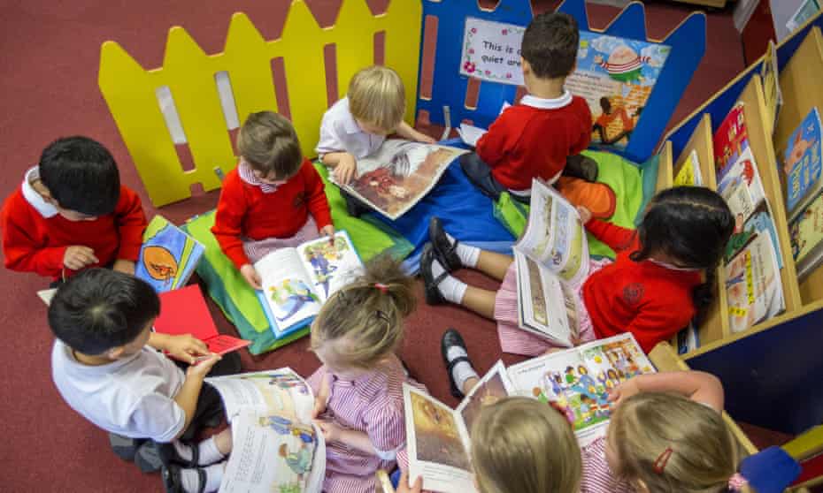 Primary schoolchildren reading in a classroom