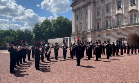 Taylor Swift's Shake It Off played during changing of the guard