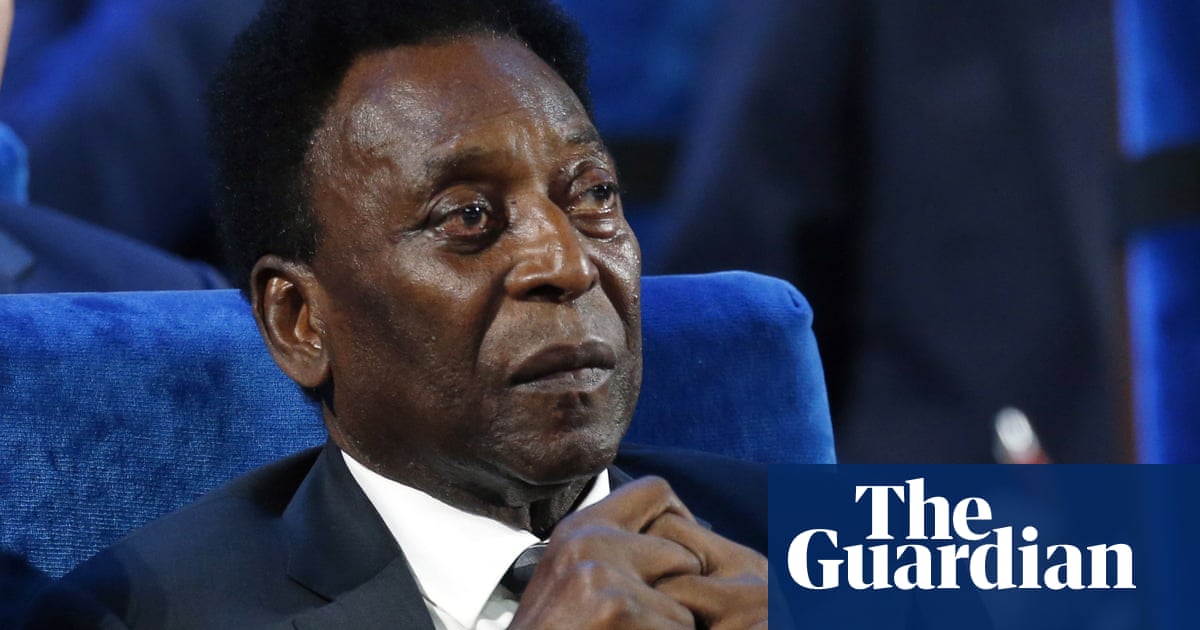 Pelé re-enters intensive care unit in São Paulo three days after leaving
