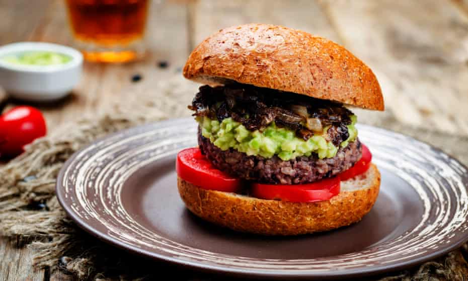 Una hamburguesa de frijoles negros ... perfecta para niños.