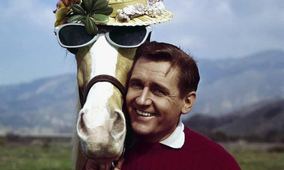Alan Young posing with Mister Ed in 1962. In the series, Mister Ed refuses to talk to anyone but Wilbur (played by Young), resulting in endless gags of the ‘Wilbur, who are you talking to?’ nature.