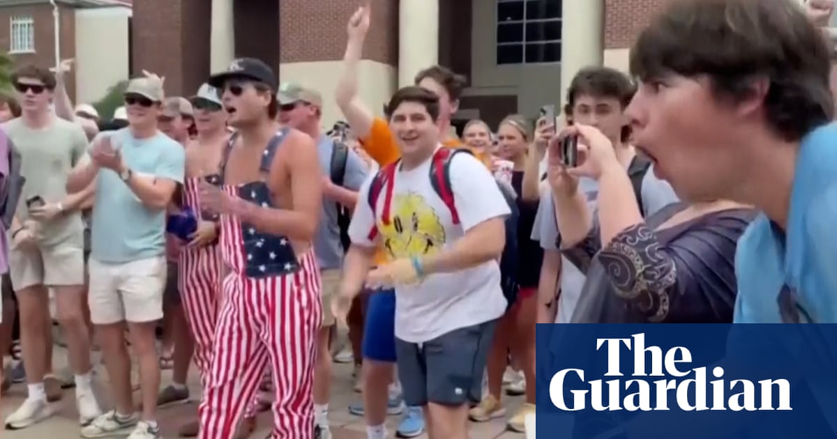 Counter-protester appears to racially provoke US pro-Palestine rally - video