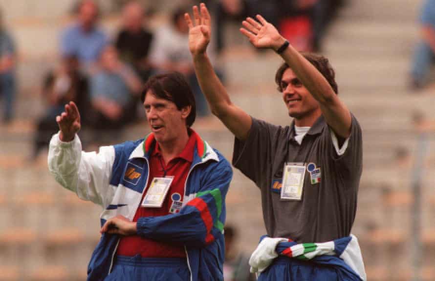 Paolo Maldini, à droite, a marqué pour l'Italie tandis que son père, Cesare, était aux commandes.