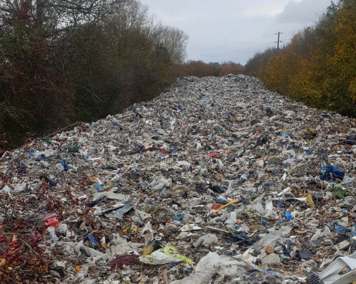 Fly-tippers dump ‘mountain’ of waste in Oxfordshire field