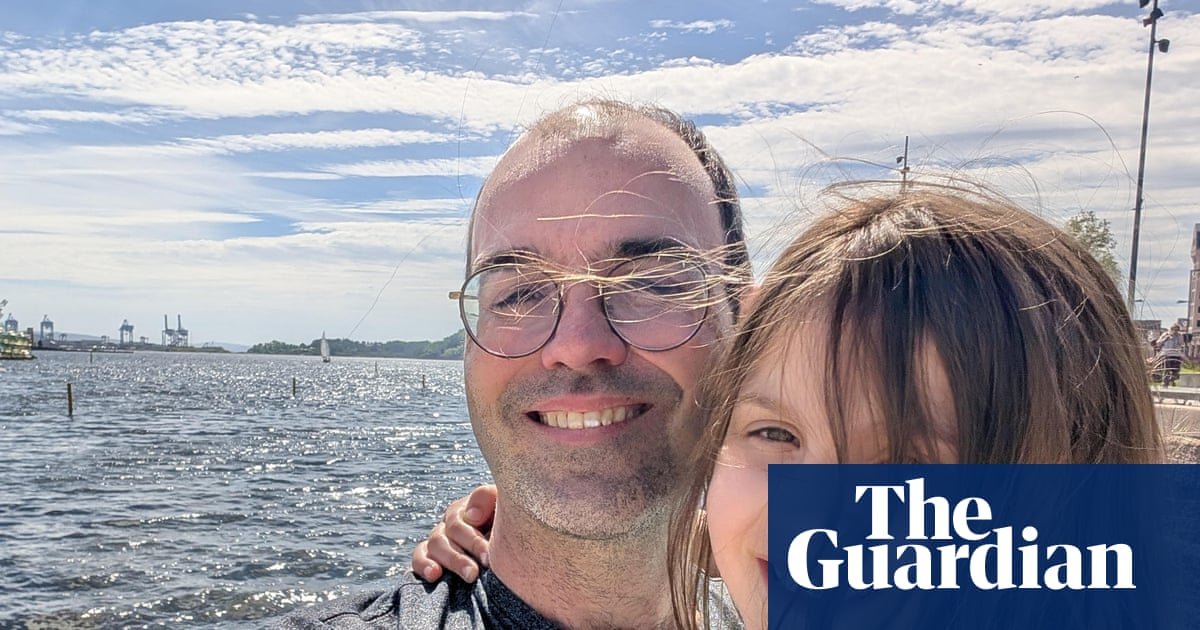 New York man sues ICE for sending officers to his house after he emailed agency head