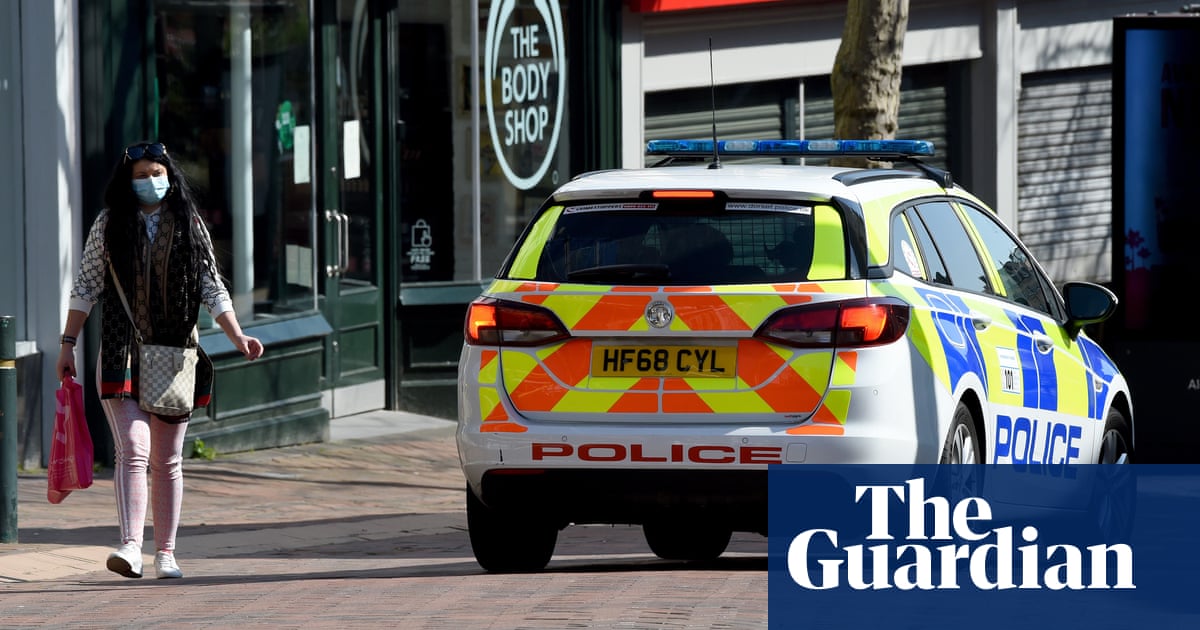 Police Leaders Say Enforcing Uk Lockdown May Be Impossible