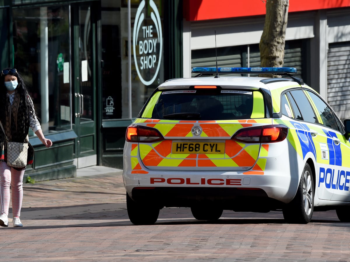 Police Leaders Say Enforcing Uk Lockdown May Be Impossible