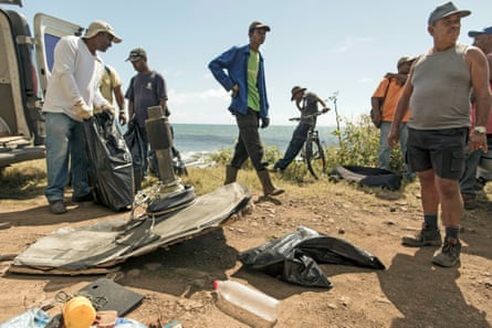 Volunteers gather debris found on Réunion island, in August 2015.