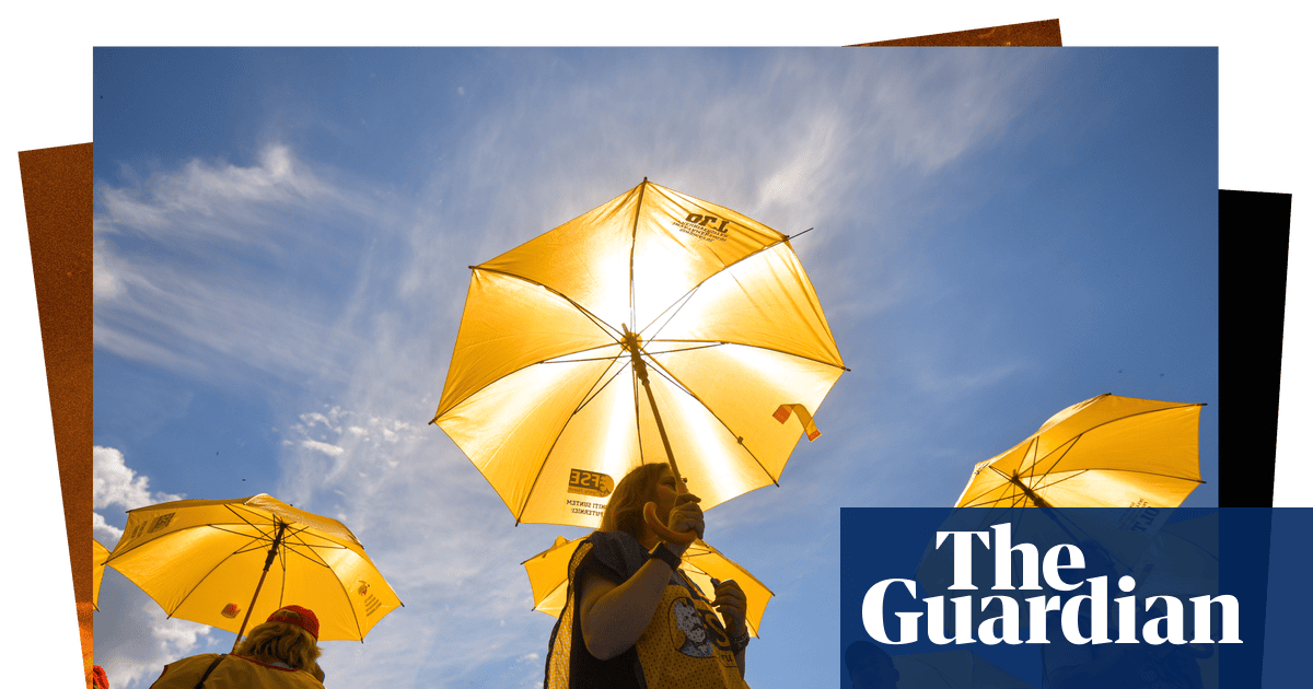 AI arts and gold-mining in mud: photos of the day