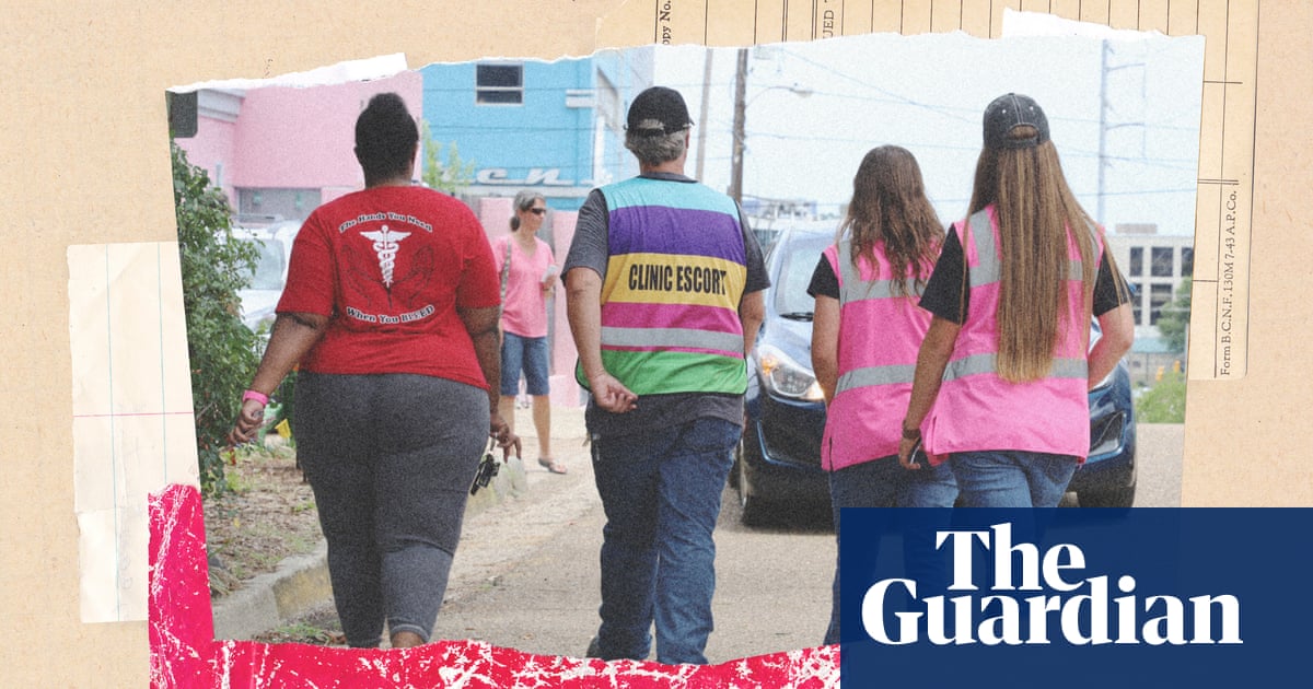 The Escorts Who Ward Off Anti Abortion Protesters At Mississippi S Lone Clinic World News The Guardian
