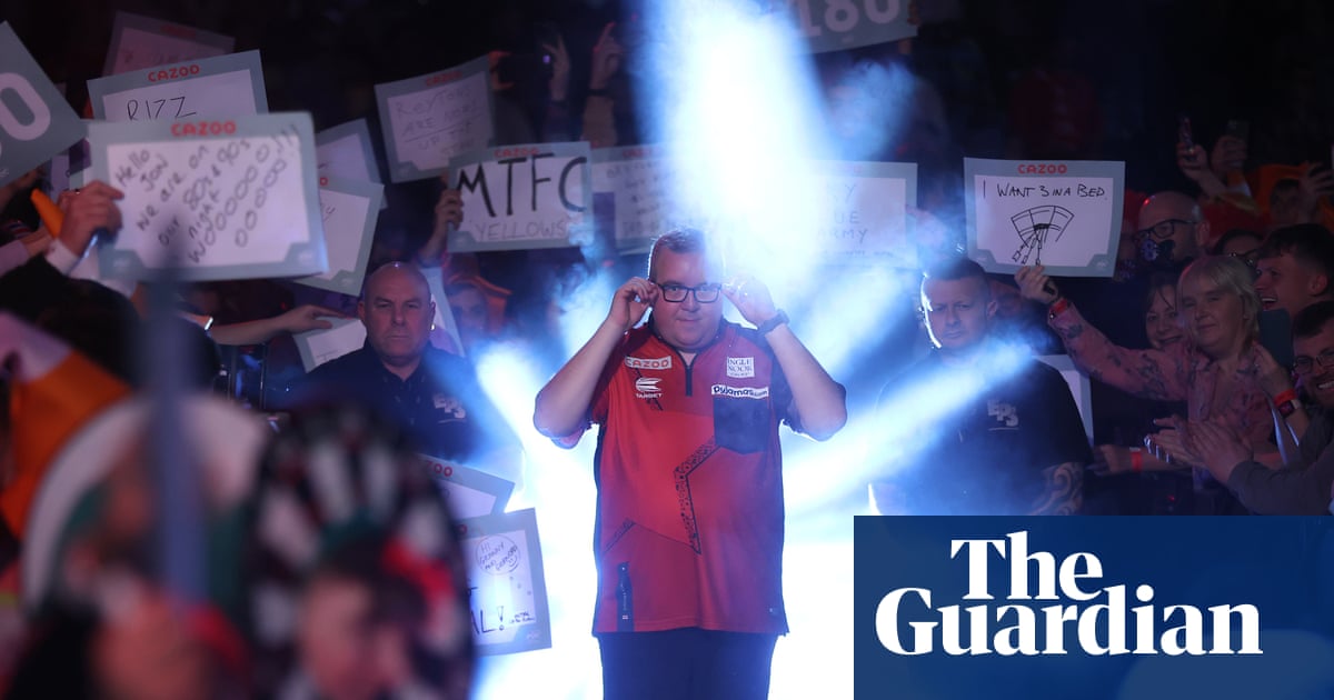 ‘I messaged Sia on Instagram. She didn’t get back to me’: cult darts hero Stephen Bunting on his viral walk-on