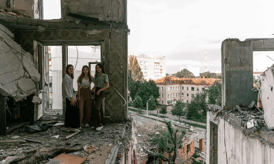 Photographer creates graduation album with Chernihiv ruins as backdrop.