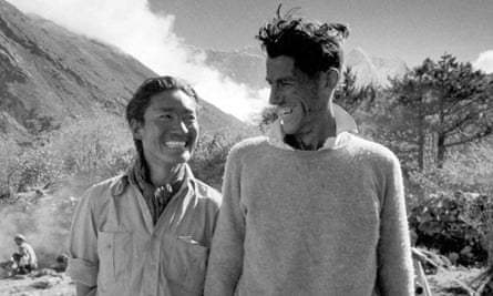 Edmund Hillary (right) and Tenzing Norgay meet the press in June 1953 after their ascent of Everest.