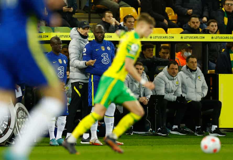 Chelsea manager Thomas Tuchel gives instructions to Romelu Lukaku as the striker prepares to come on against Norwich City.