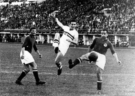 Two Yugolav defenders unsuccessfully deal with a Hungarian attack during the 1952 Olympic gold medal match.