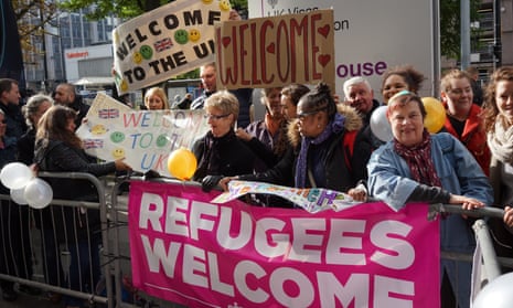 Croydon residents welcome child refugees arriving at Lunar House from Calais