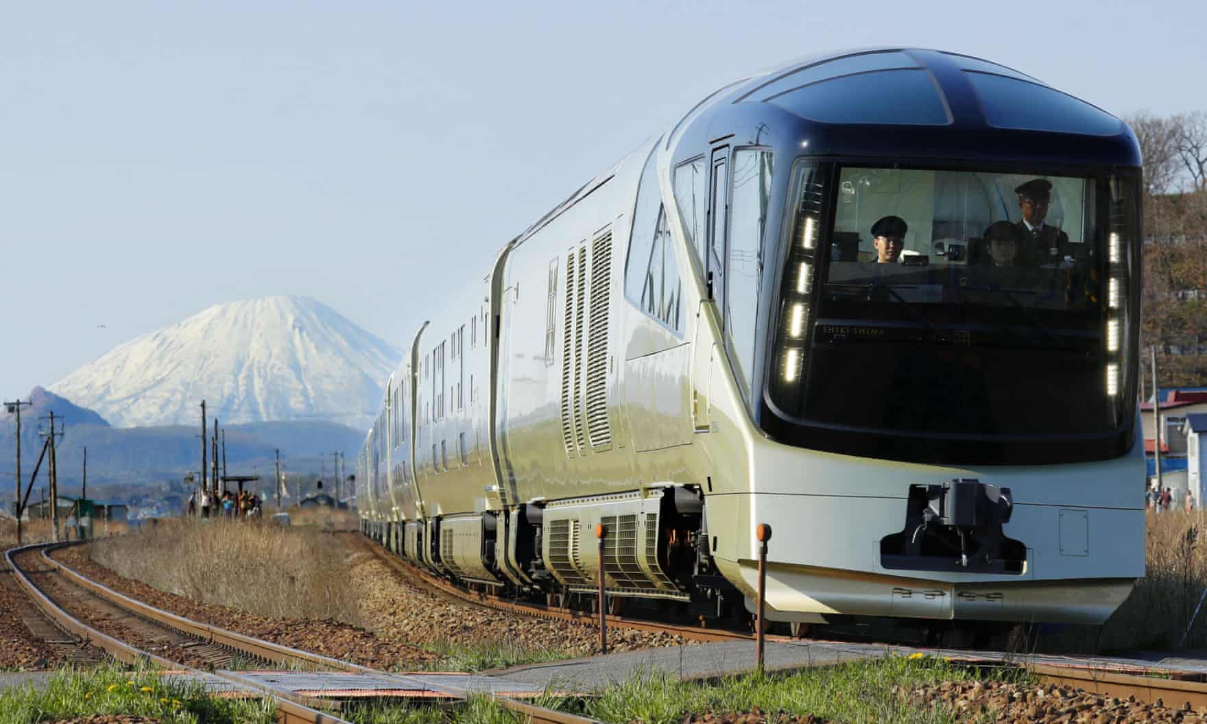 The train passes through Date, Hokkaido, with Mount Yotei in the background
