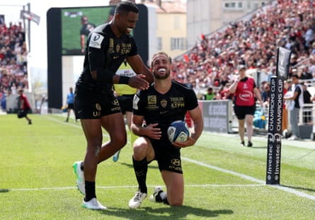 Melvyn Jainet celebrates with Jiuta Wainiqolo after scoring the eighth of Toulon’s 10 tries against Saracens in the 2025 Champions Cup last 16