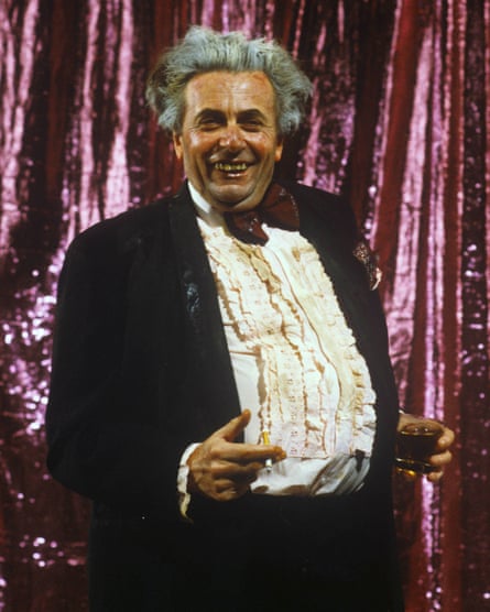 Les Patterson in TV show Another Audience with Dame Edna, 1984