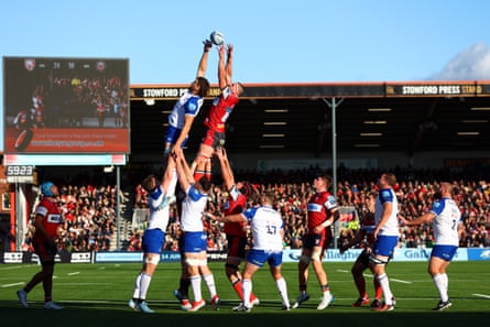 Josh Bayliss of Bath and the hosts’ Jack Singleton go up for a lineout.