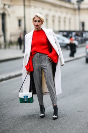 A visitor to Paris fashion week, January 2017, demonstrates the mullet tuck.