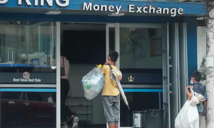 Il colpo di stato di febbraio ha causato il crollo dei servizi sanitari, paralizzato banche e ha lasciato milioni di bambini senza scuola.