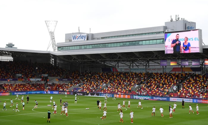 Both teams warm up at Brentford Community Stadium,