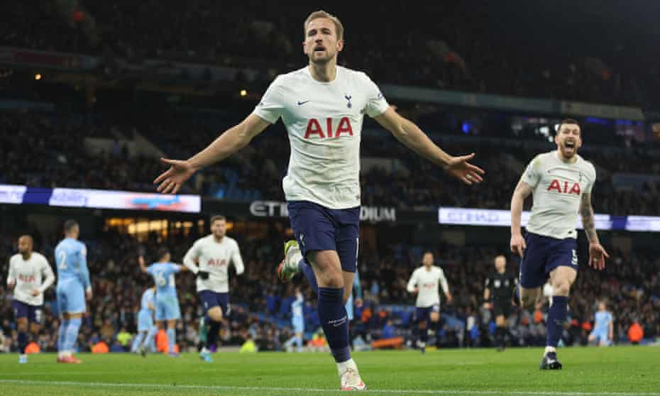 Harry Kane&#39;s header gives Tottenham dramatic 3-2 win at Manchester City |  Premier League | The Guardian