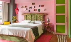Acid-green notes: the main bedroom.