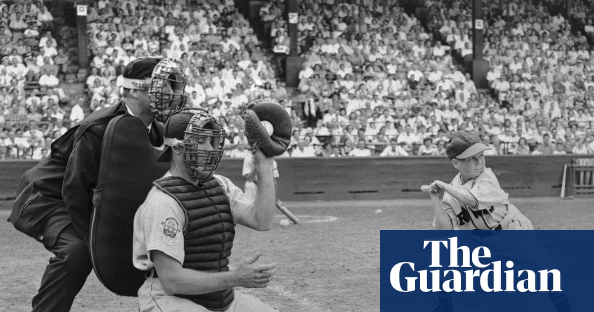 ‘I felt like Babe Ruth’: baseball’s 3ft 7in pinch-hitter, 75 years on