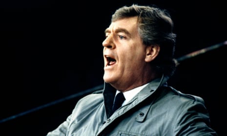 Lawrie McMenemy - Người Dẫn Đường Huyền Thoại trong Bóng Đá Anh Lawrie McMenemy - Người Dẫn Đường Huyền Thoại trong Bóng Đá Anh