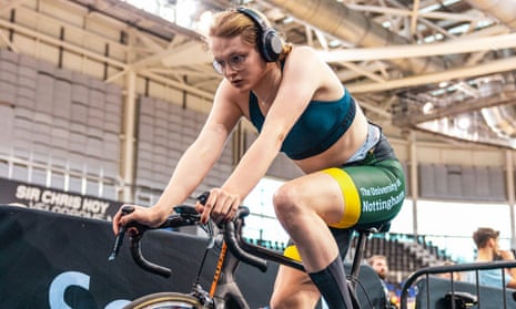 Cyclist Emily Bridges competing for Nottingham University.
