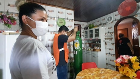 'People are dying at hospital doors': the Brazilian volunteer delivering oxygen to Manaus – video