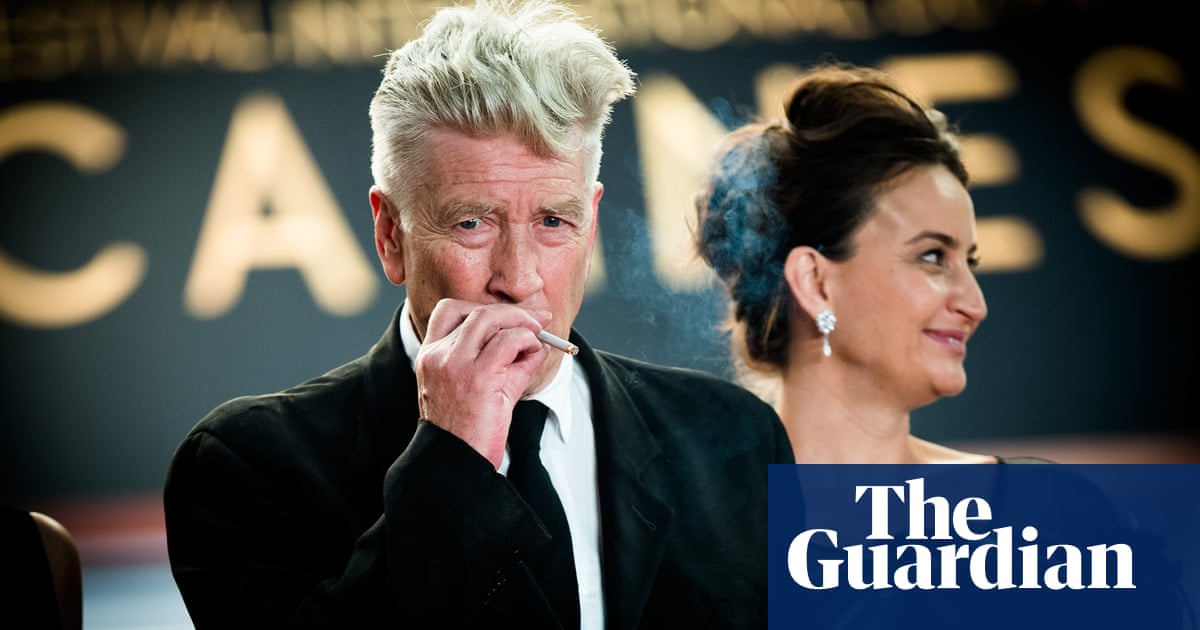 ‘I can hardly walk across a room’: David Lynch urges smokers to quit after emphysema diagnosis