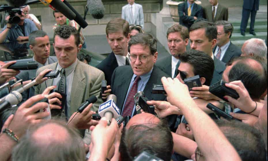 Holbrooke briefs the press in Belgrade, Serbia, 1996.