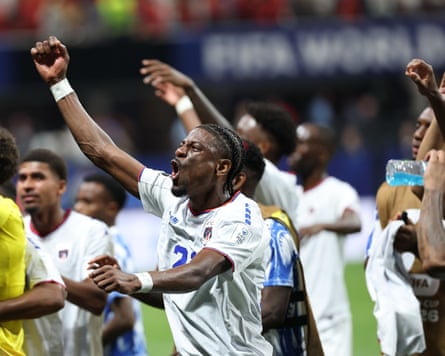 Players of Cape Verde celebrate.