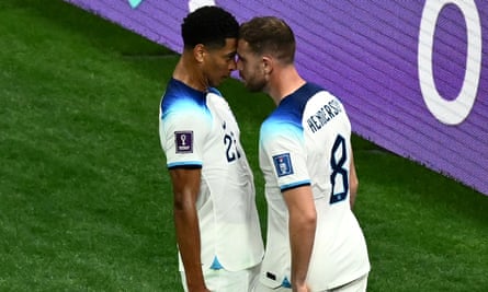 Jordan Henderson et Jude Bellingham célèbrent