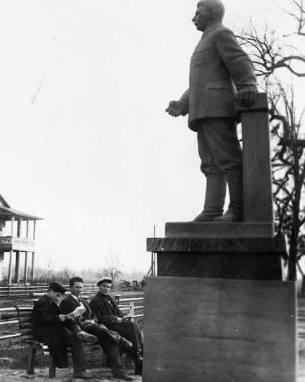 Josef Stalin statue