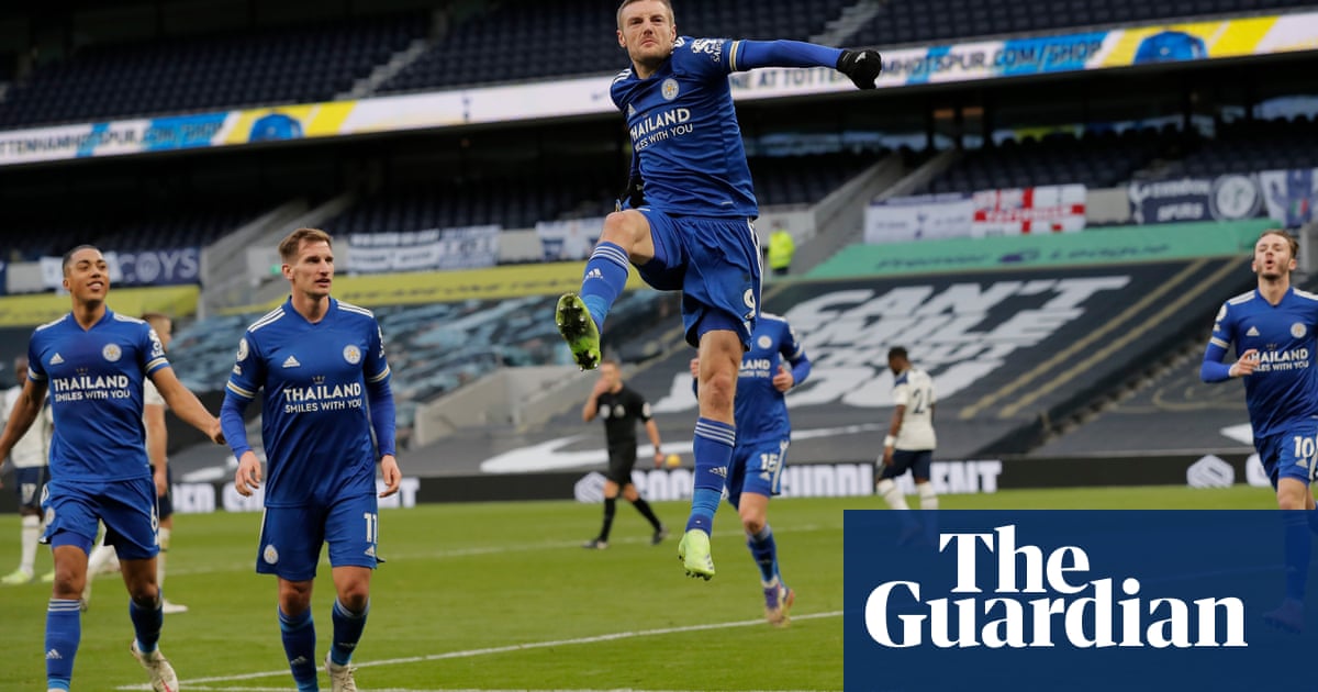 Jamie Vardy penalty helps Leicester leap above Spurs with decisive win