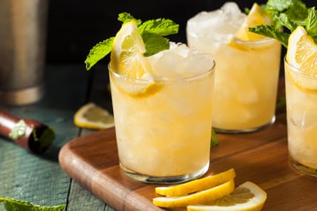 Whiskey Smash with Lemon and Mint