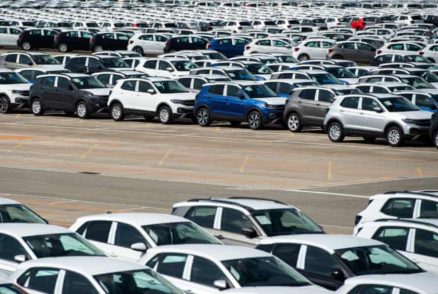 Environ 5000 voitures inachevées ont été garées devant l'usine Volkswagen Navarra de Pampelune la semaine dernière en raison d'un manque de semi-conducteurs.