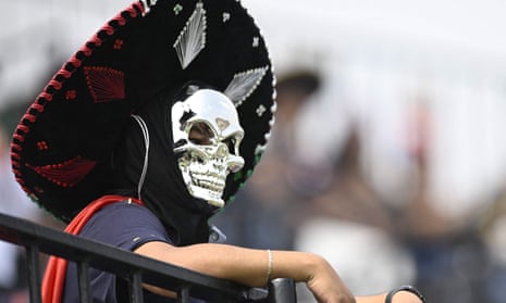 Fan in skeleton outfit