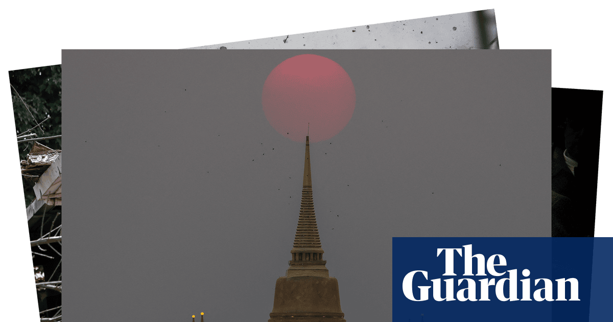 Tentacles and a flying hat: photos of the day – Thursday