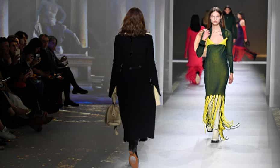 ʴ Bottega Veneta ҹ Milan Fashion Week ͹Ҿѹ 2020 ù¹ȷҧҧä Blazy ѺԴͺ?