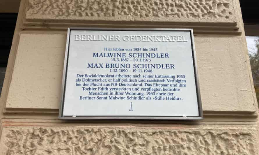 The plaque connected  Pariser Strasse 54 successful  Berlin, honouring Max and Malwine Schindler.